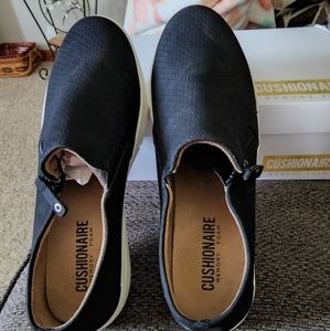 Cushionaire black sneakers size 8.5
